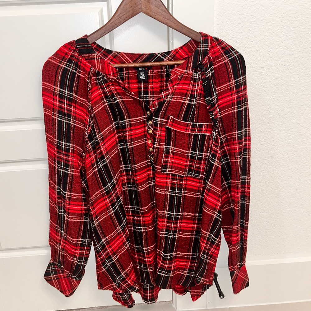 INTRO Pucker Plaid‎ Point Collar Long Sleeve
Button Front Swing Women’s Blouse